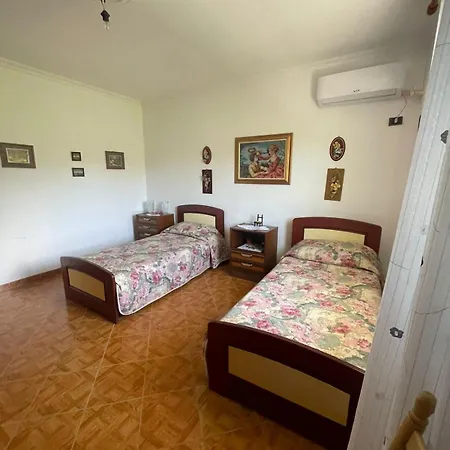 民宿 Casaviola Albania *